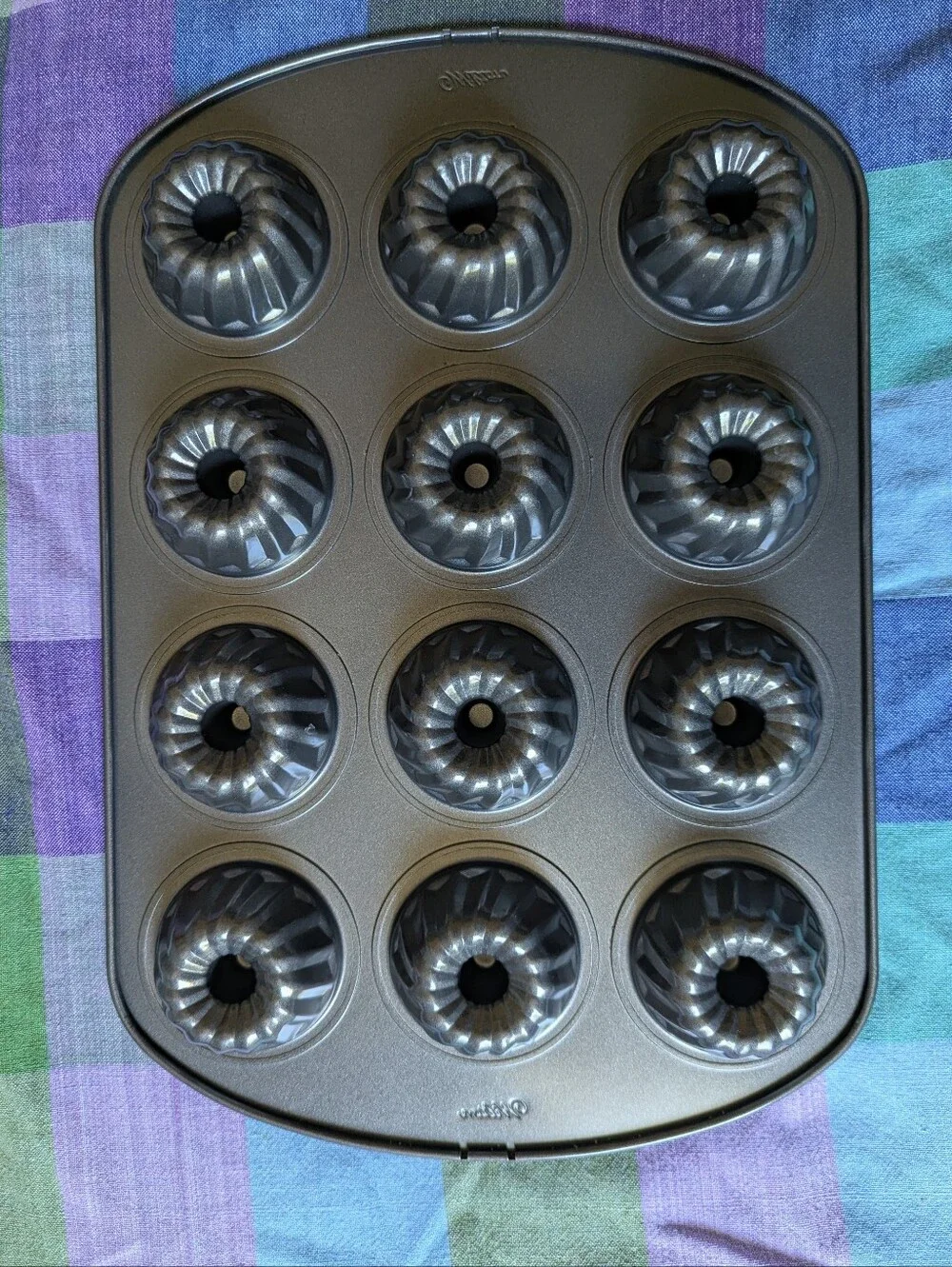 Brand New Wilton 12-Cup Mini Bundt Cake Desserts And More Pan - Dark Nonstick